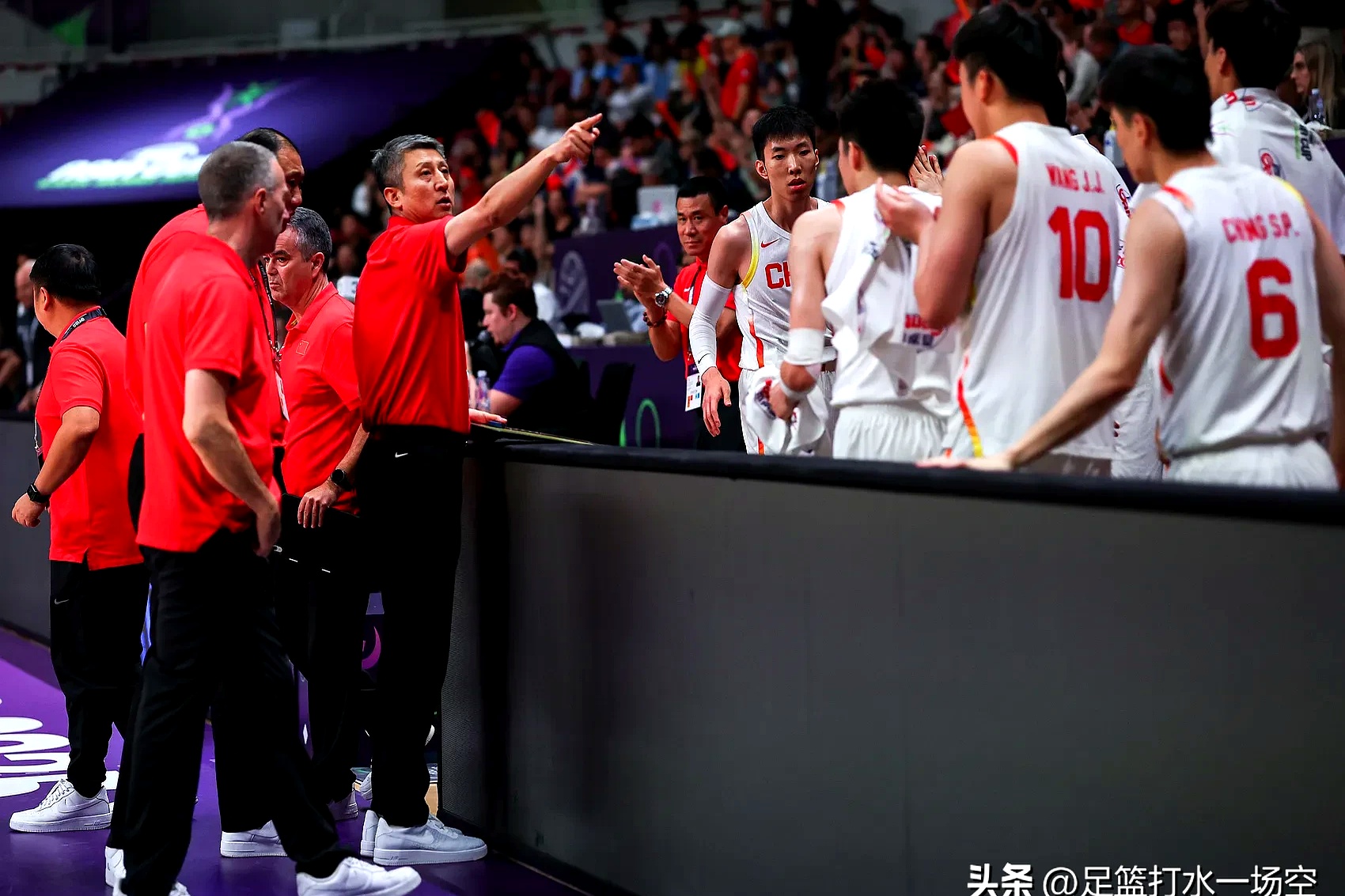 开元官方网站-包含里程碑夜！山东男篮伤情更新，CBA季后赛赛后刷纪录，气氛紧张，球队文化再被提及的词条